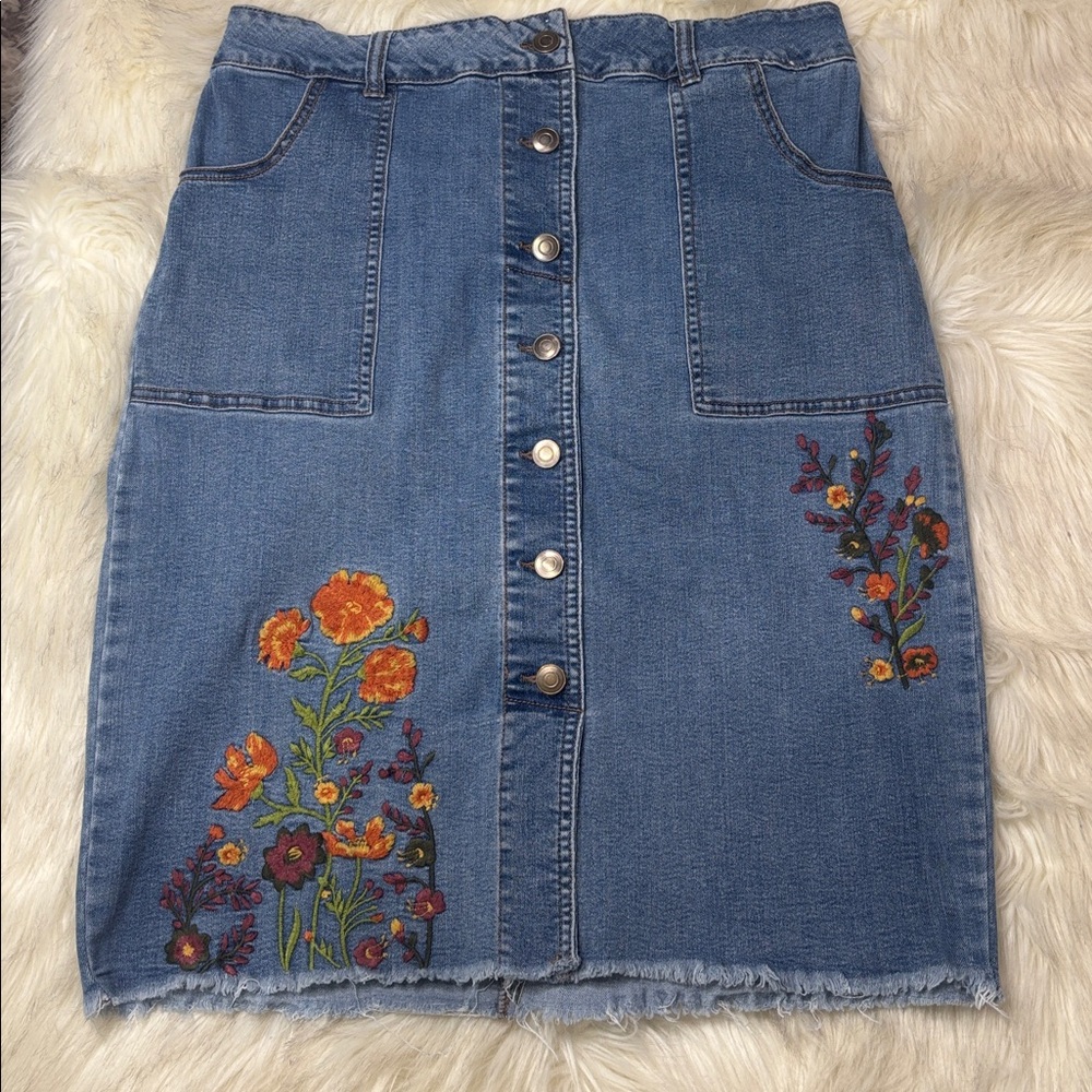 EST . 1946 Denim 
Size 12 
Waist 16 Length 24 
Excellent condition - Picture 2 of 11